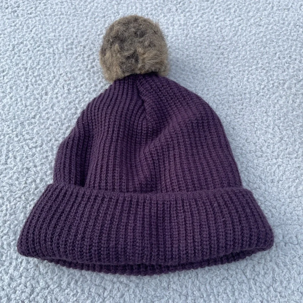 Carhartt Hat Beanies Womens One Size Lot Of 2 Purple White Knit Logo Work Winter
